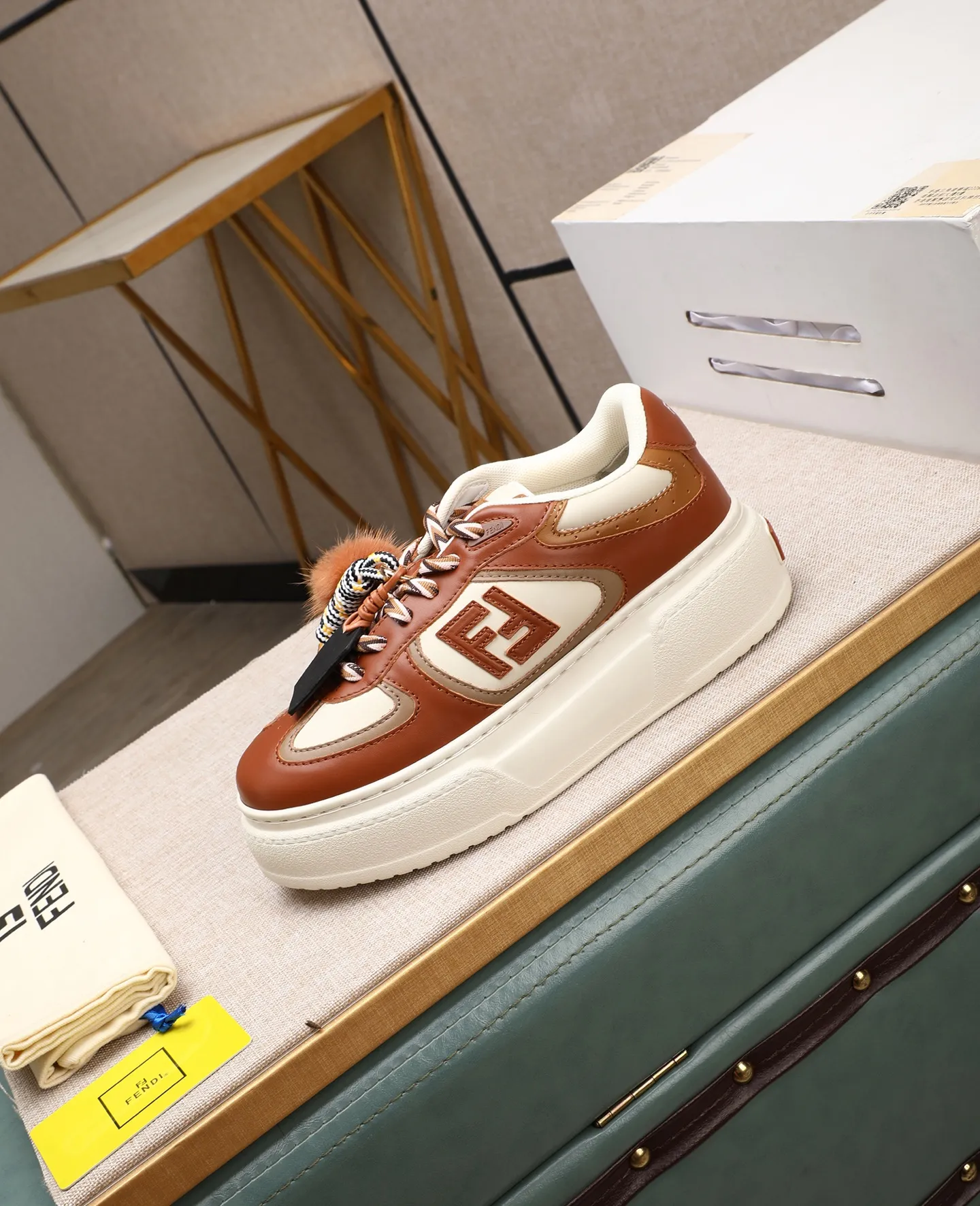 Men's shoes 💰740 Top quality Fendi Match series 25 latest colors Pendant thick sole lace casual FENDI Match lace. Made of light pink leather with white and ocher brown details. Contrast leather FF appliqué on the sides and hiking laces in white, pink and ocher brown. Thick rubber sole with oversized embossed FENDI lettering on the heel. Metal ring charm on the tongue: A small braided doll with contrasting mink fur details and gold metallic FF on the right shoe. The left shoe features a braided cord with contrasting mink double pom poms, metallic FF beads, and Pequin print pattern and logo. Upper: Original custom-made imported first-layer cowhide. Inner lining: Imported custom-made breathable mesh lining. Sole: Original open-molded ultra-light foam material. Bottom thickness: 5CM. Number of yards: women's 35-40 (custom-made 40 non-refundable).
